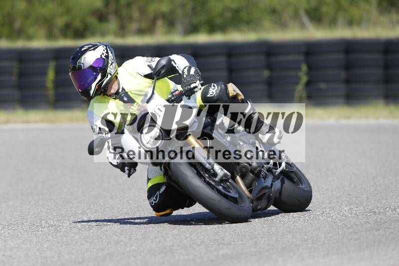 /Archiv-2025/48 25.08.2025 Cornu Master School ADR/gruen-vert/0-1